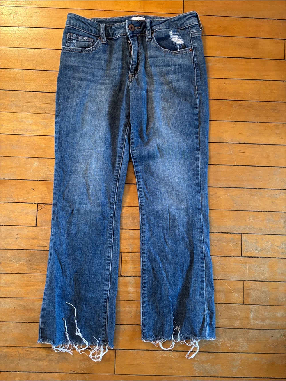 EUC Special A Raw Hem Distressed Cropped Jeans in Dark Blue